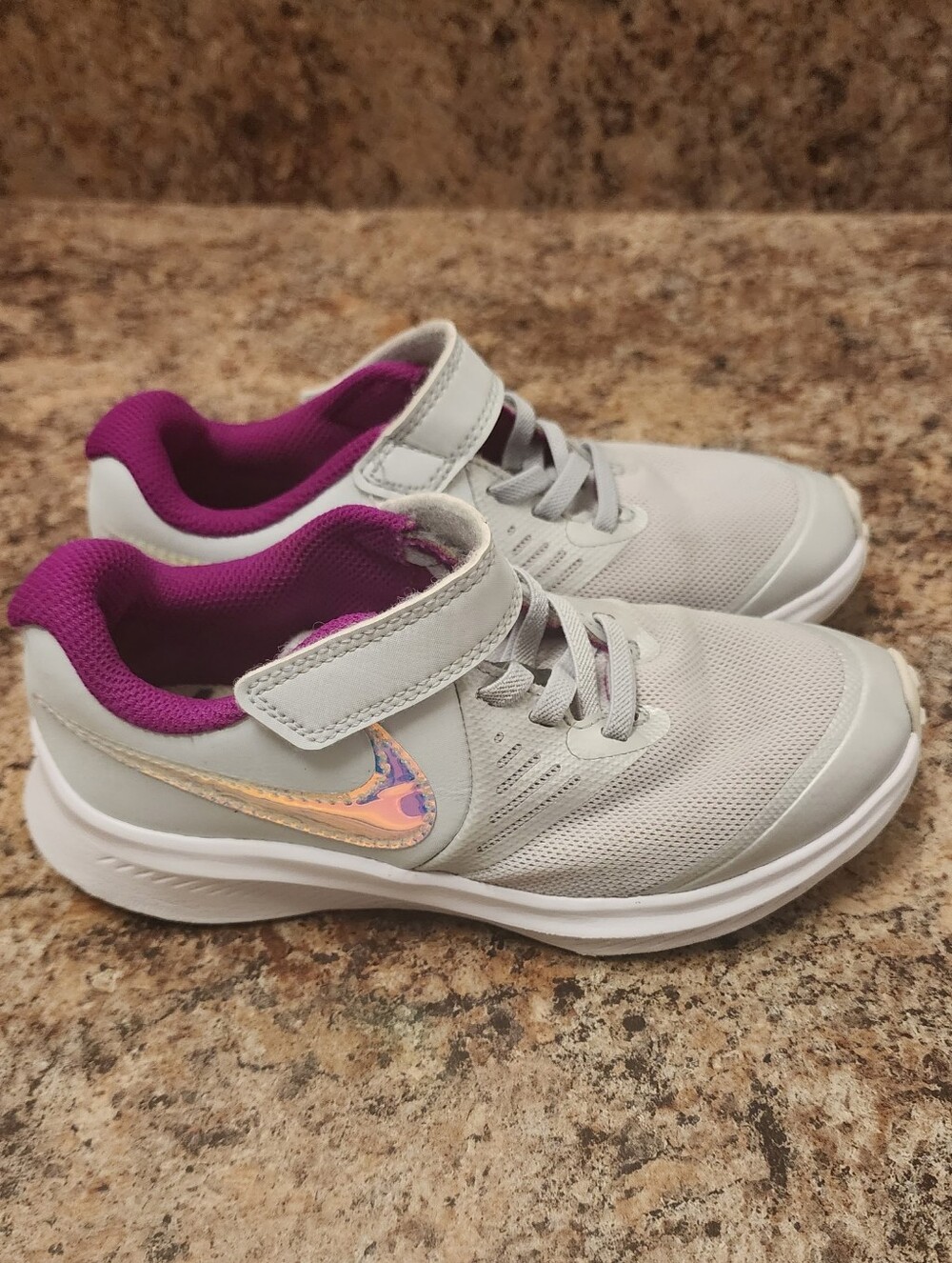 Nike Star Runner Kids Sneakers Size 12C White Iridescent Swoosh Strap